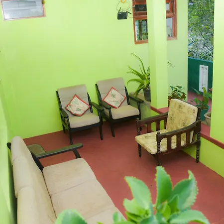 Green Woods Guest Kandy Exterior photo